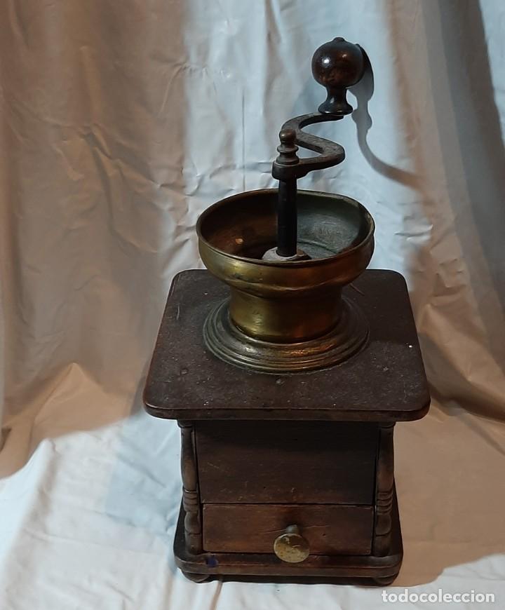 Antig&uuml;edades: Antiguo molinillo de cafe grande - Foto 1