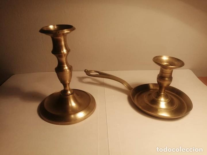 Antig&uuml;edades: Palmatoria y candelero de bronce - Foto 1