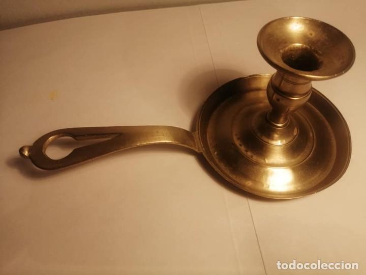 Antig&uuml;edades: Palmatoria y candelero de bronce - Foto 2