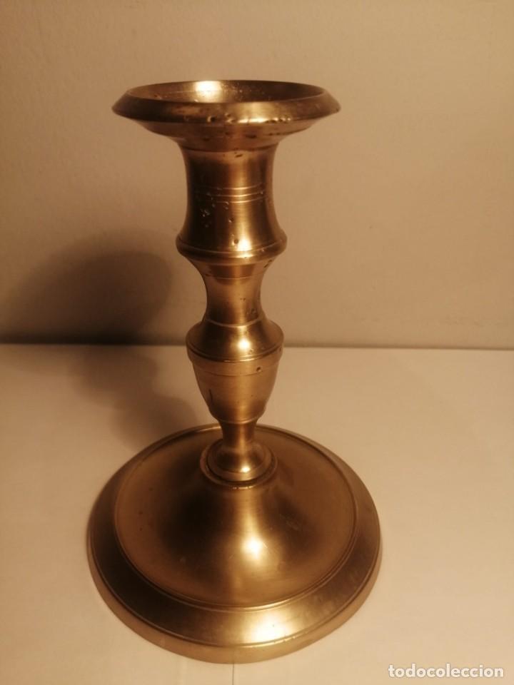 Antig&uuml;edades: Palmatoria y candelero de bronce - Foto 3