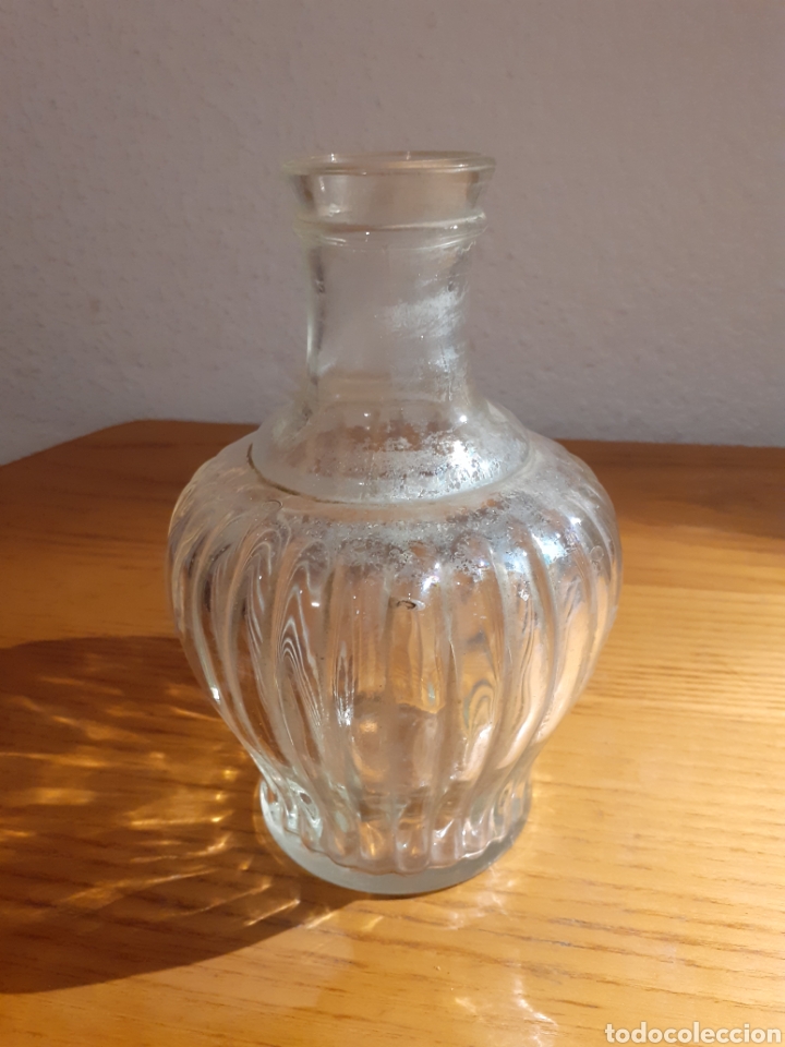 Antig&uuml;edades: Bonita botella de vidrio. 17 cms - Foto 1