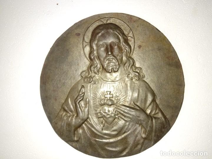 Antig&uuml;edades: Sagrado Coraz&oacute;n. Placa en metal - Foto 1