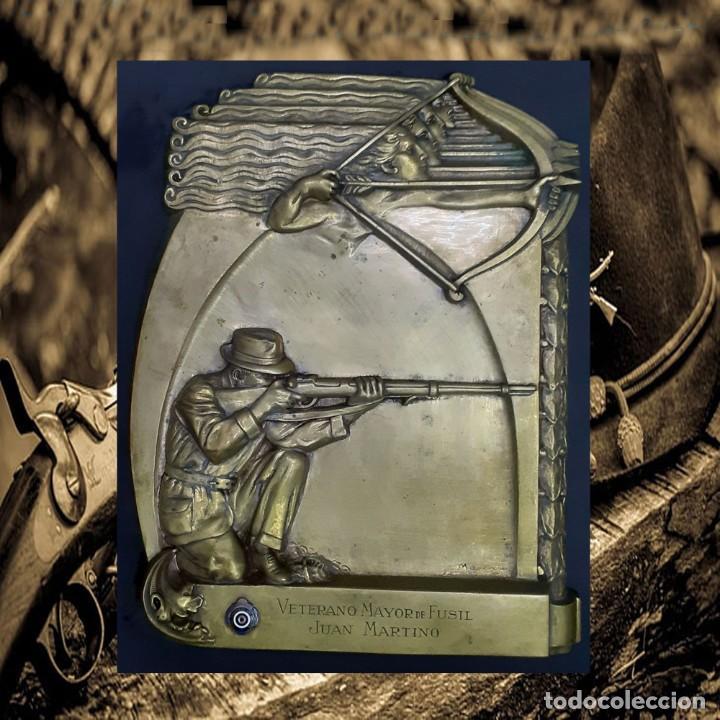 Antig&uuml;edades: Excelente decorativa placa Art Dec&oacute; Diana cazadora hombre con rifle fusil bronce ENVIO GRATIS