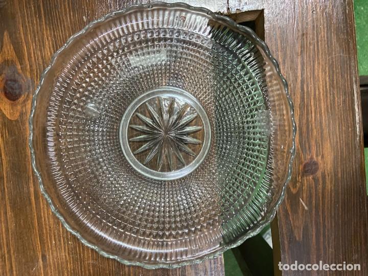 Antig&uuml;edades: Plato de vidrio peque&ntilde;o. - Foto 1