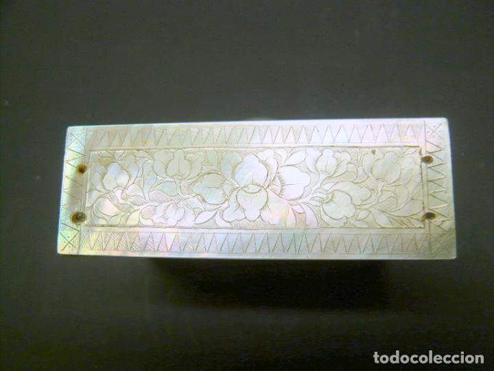 Antig&uuml;edades: Snuff Box . Caja de rape en nacar grabado . S. XIX - Foto 3