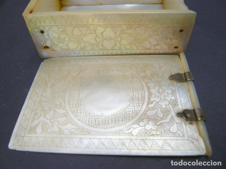 Antig&uuml;edades: Snuff Box . Caja de rape en nacar grabado . S. XIX - Foto 8