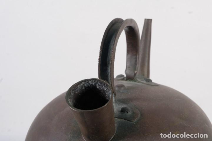 Antig&uuml;edades: Botijo en metal siglo XIX - Foto 5