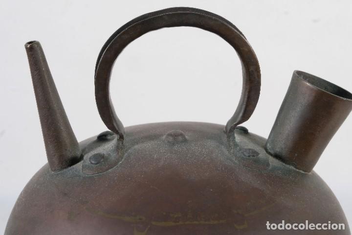 Antig&uuml;edades: Botijo en metal siglo XIX - Foto 6