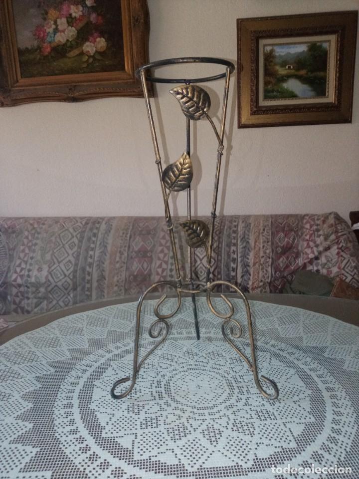 Antig&uuml;edades: Macetero/pedestal para maceta, de forja/forjado - Foto 1