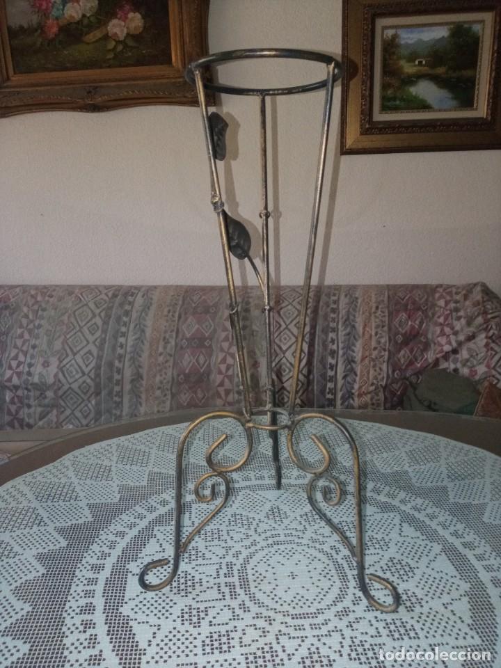 Antig&uuml;edades: Macetero/pedestal para maceta, de forja/forjado - Foto 2