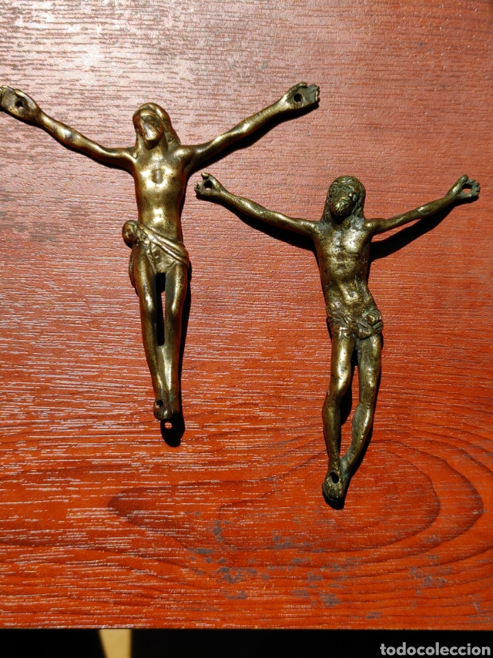 Antig&uuml;edades: Dos Cristos en bronce. - Foto 2