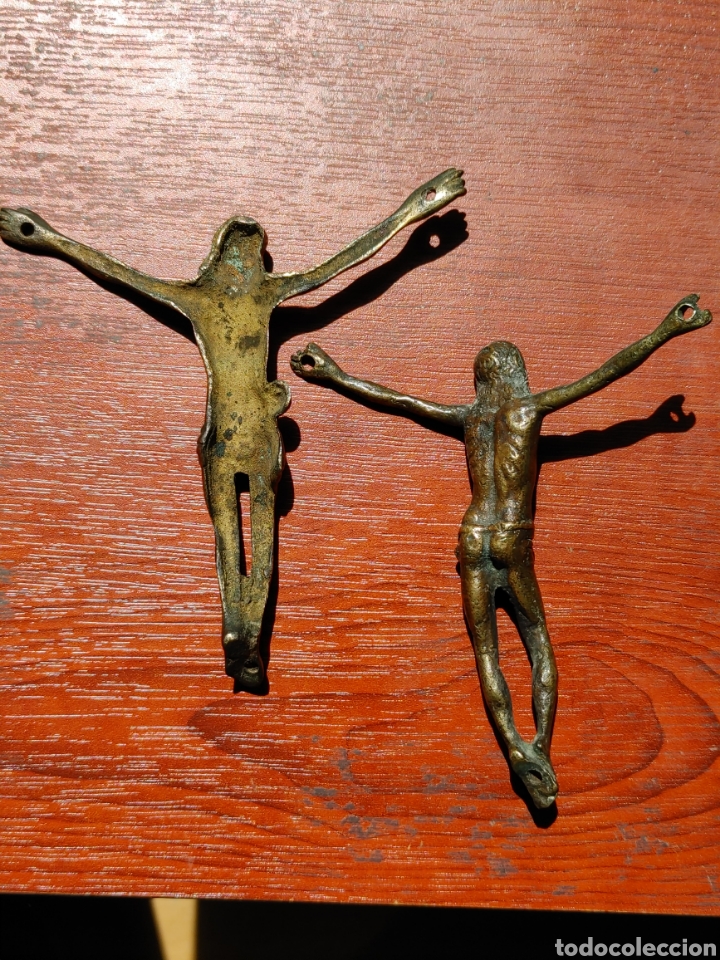 Antig&uuml;edades: Dos Cristos en bronce. - Foto 3