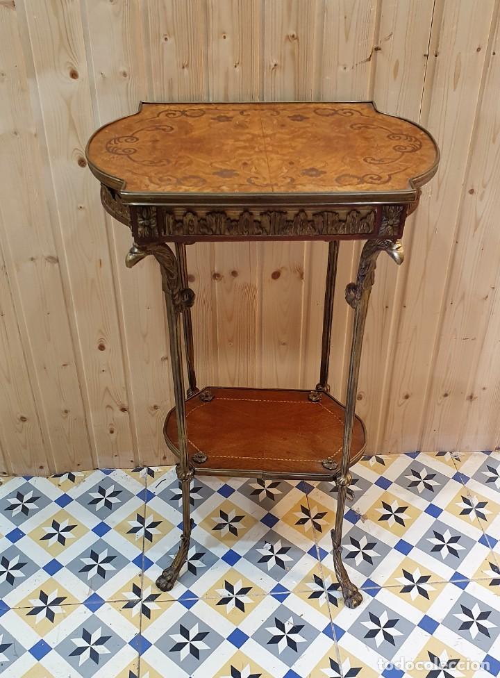 Antig&uuml;edades: MESA AUXILIAR MARQUETERIA Y BRONCE - Foto 3
