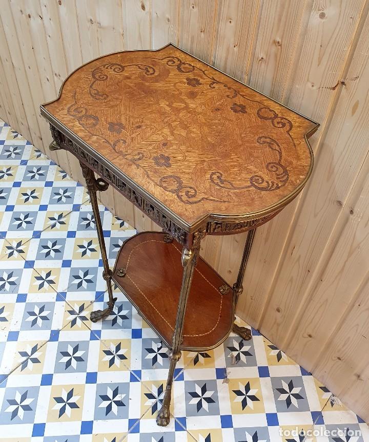 Antig&uuml;edades: MESA AUXILIAR MARQUETERIA Y BRONCE - Foto 4