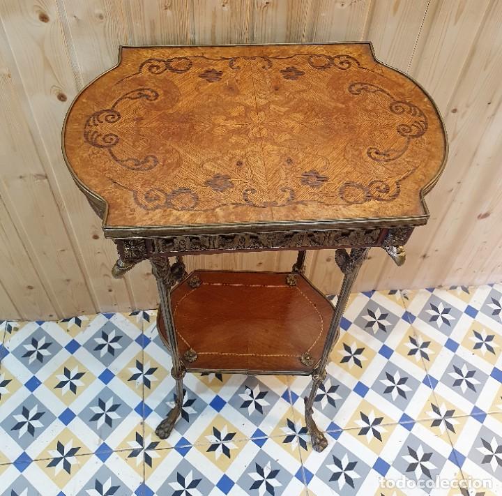 Antig&uuml;edades: MESA AUXILIAR MARQUETERIA Y BRONCE - Foto 5