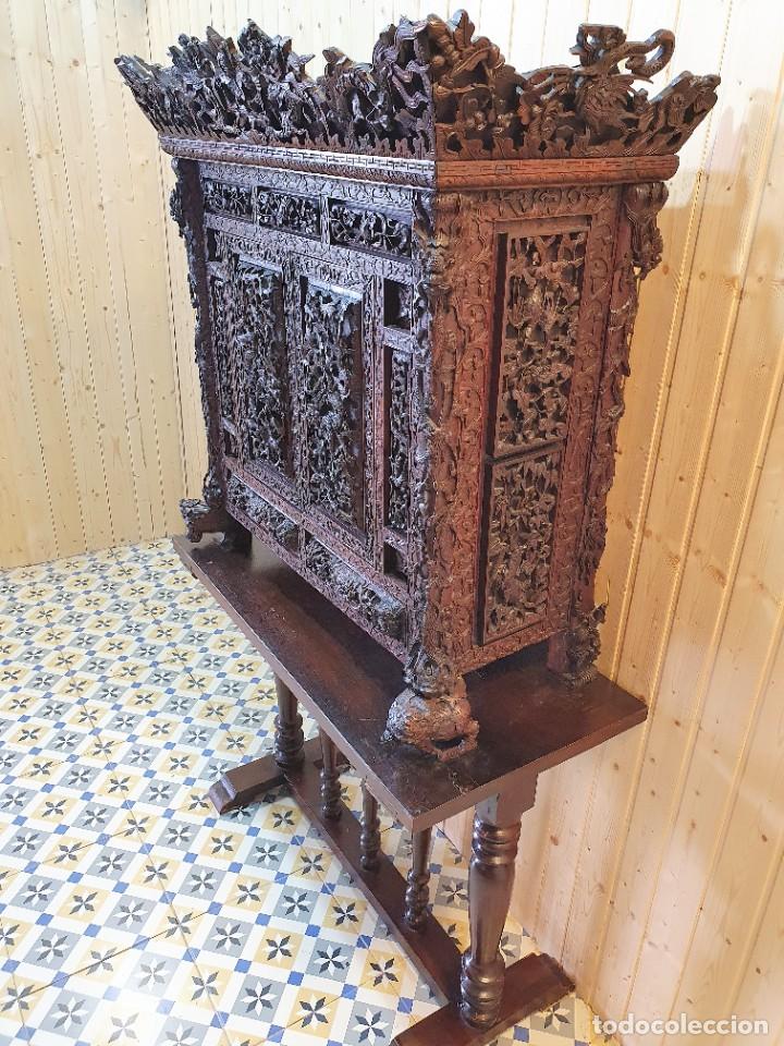 Antig&uuml;edades: Bargue&ntilde;o cabinet tallado en &eacute;bano - Foto 1