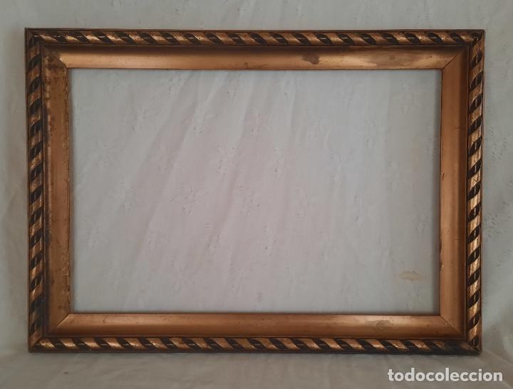 Antig&uuml;edades: ANTIGUO MARCO DE MADERA POLICROMADA. 71x52 cm. - Foto 1