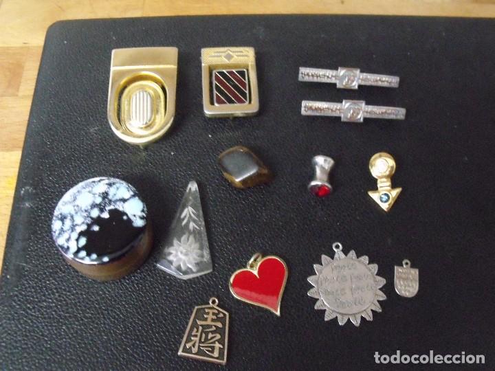 Antig&uuml;edades: 15 piezas : pastillero-hebillas-pasadores corbata-colgantes-en muy buen estado