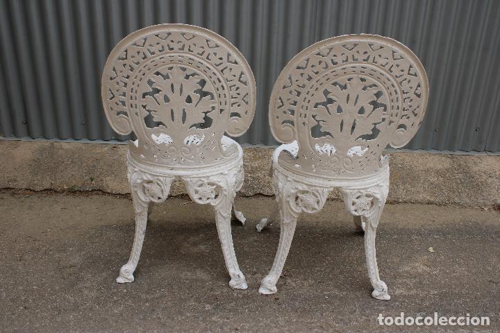 Antig&uuml;edades: 2 sillas de jardin de aluminio repintado - Foto 2