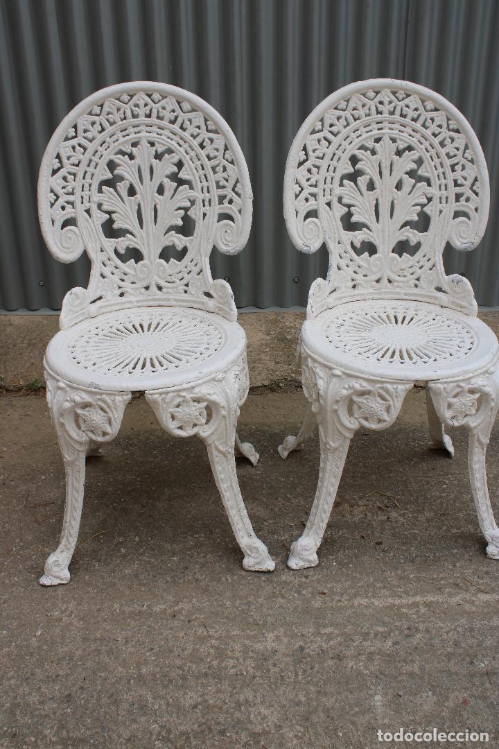 Antig&uuml;edades: 2 sillas de jardin de aluminio repintado - Foto 1