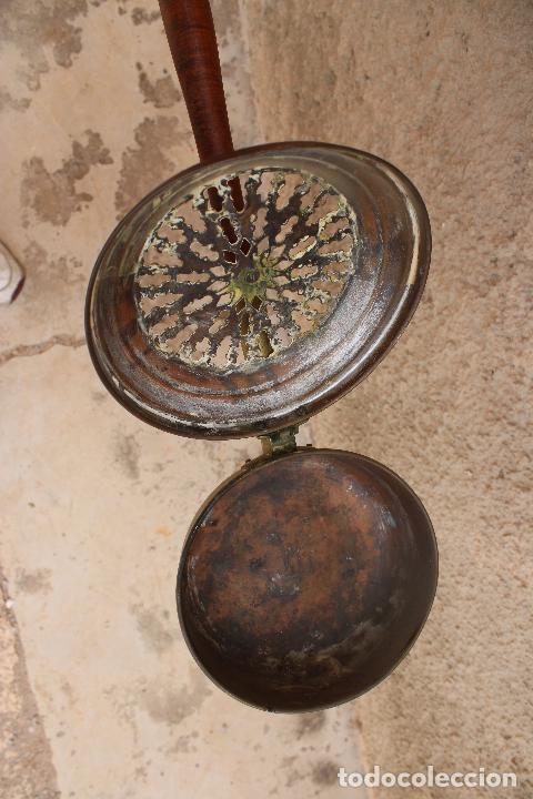 Antig&uuml;edades: antiguo calientacamas de laton - Foto 3