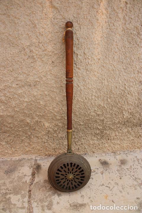 Antig&uuml;edades: antiguo calientacamas de laton - Foto 7