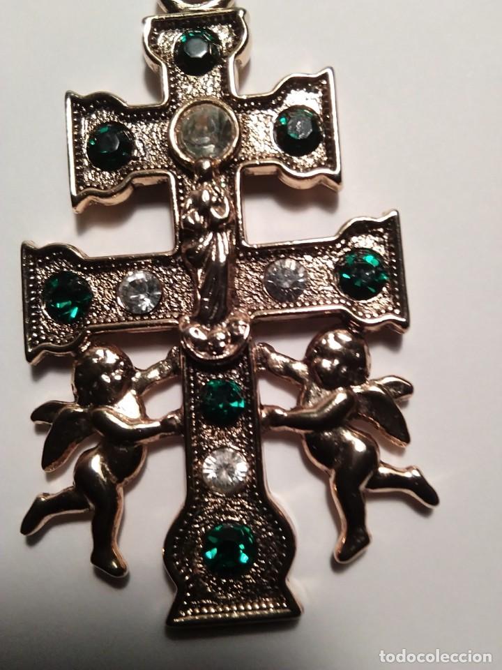 Antig&uuml;edades: Cruz de Caravaca en bronce con circonitas incrustadas - Foto 2