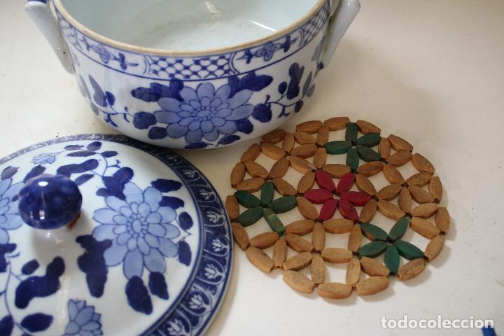 Antig&uuml;edades: sopera azul - blanco - porcelana - Foto 3