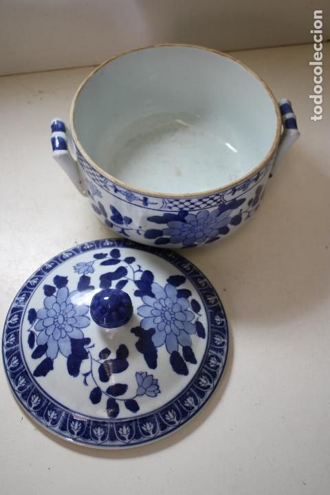 Antig&uuml;edades: sopera azul - blanco - porcelana - Foto 5