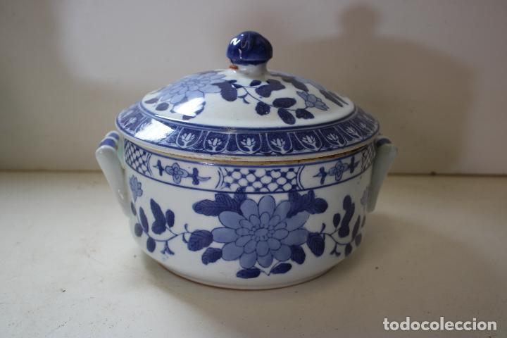 Antig&uuml;edades: sopera azul - blanco - porcelana - Foto 1