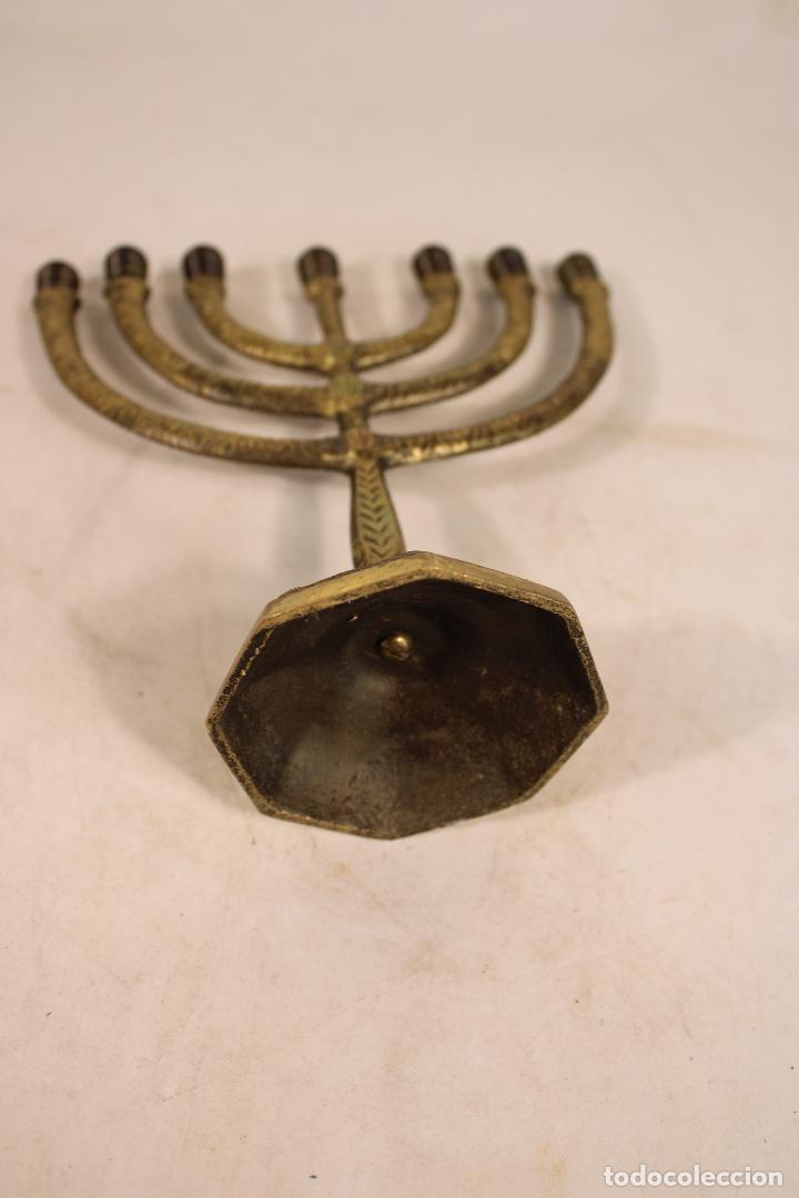 Antig&uuml;edades: candelabro menorah 7 brazos de bronce - Foto 2
