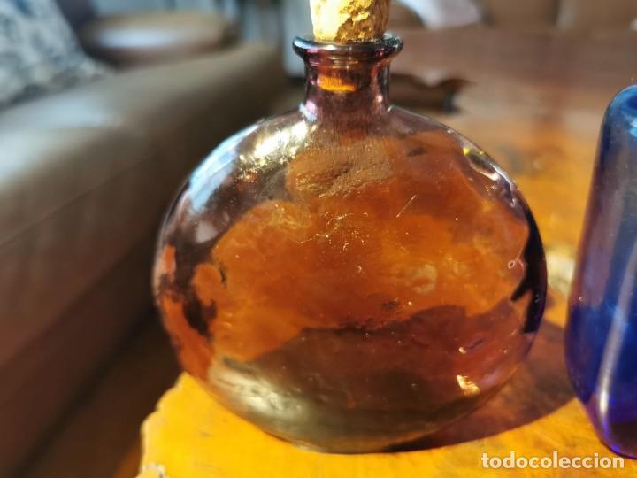 Antig&uuml;edades: DOS BOTELLAS ANTIGUAS DE CRISTAL - Foto 2
