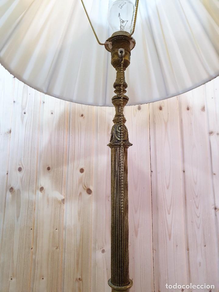 Antig&uuml;edades: LAMPARA DE PIE EN BRONCE - Foto 2