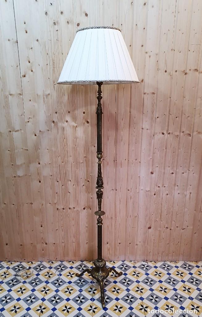 Antig&uuml;edades: LAMPARA DE PIE EN BRONCE - Foto 3
