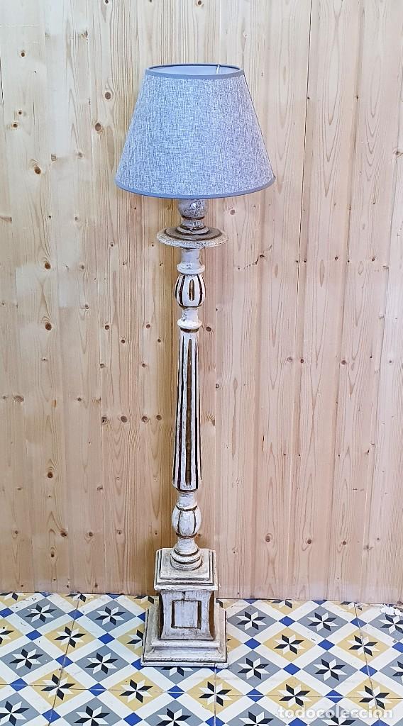 Antig&uuml;edades: LAPARA DE PIE EN MADERA - Foto 1