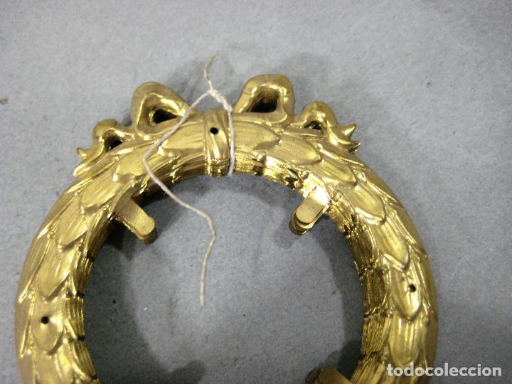 Antig&uuml;edades: 9 PEQUE&Ntilde;OS MARCOS DE LAT&Oacute;N ESTAMPADO DE 6 CMS DE DIAMETRO - Foto 2