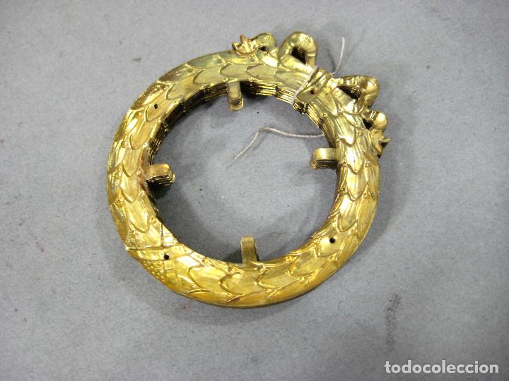Antig&uuml;edades: 9 PEQUE&Ntilde;OS MARCOS DE LAT&Oacute;N ESTAMPADO DE 6 CMS DE DIAMETRO - Foto 3
