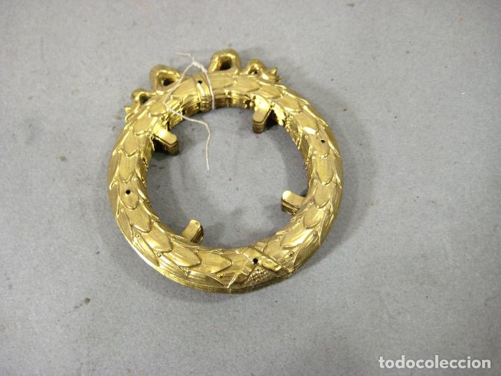 Antig&uuml;edades: 9 PEQUE&Ntilde;OS MARCOS DE LAT&Oacute;N ESTAMPADO DE 6 CMS DE DIAMETRO - Foto 1