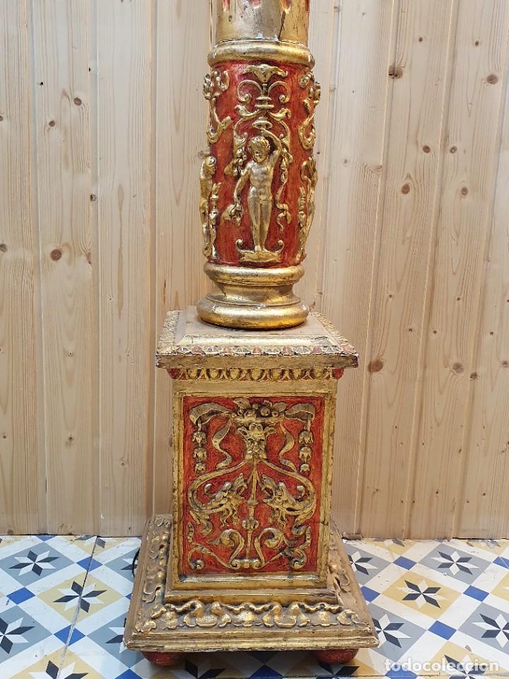 Antig&uuml;edades: LAMPARA DE PIE -COLUMNA TALLADA Y POLICROMADA CON PAN DE ORO - Foto 1