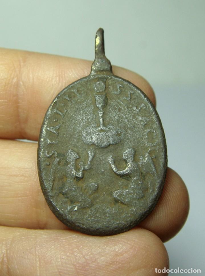 Antig&uuml;edades: Medalla religiosa antigua. - Foto 2