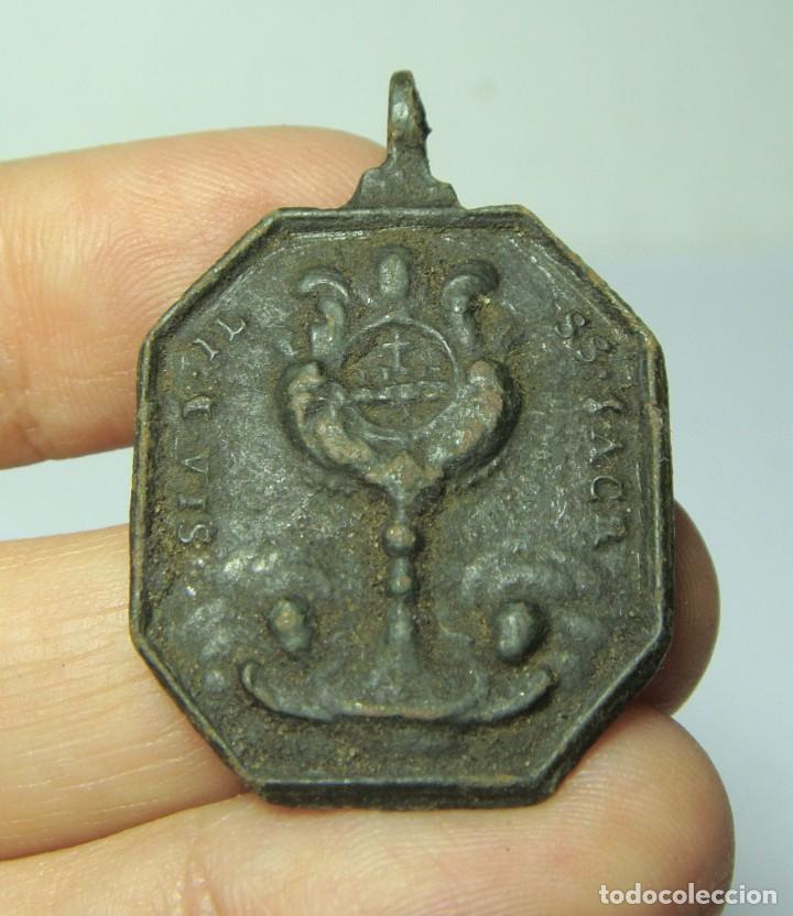 Antig&uuml;edades: Medalla religiosa antigua. - Foto 1