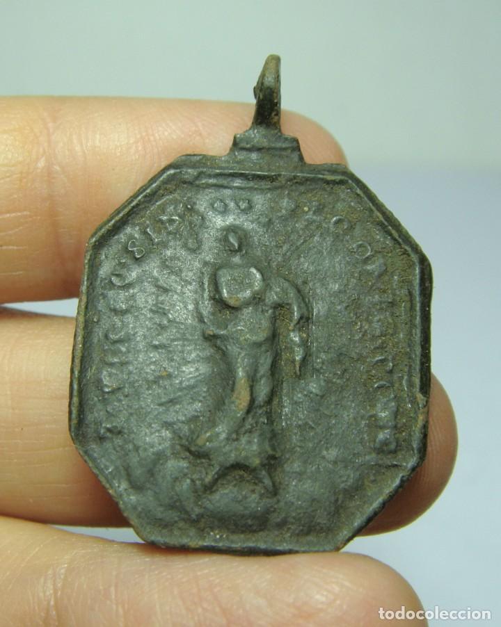 Antig&uuml;edades: Medalla religiosa antigua. - Foto 2