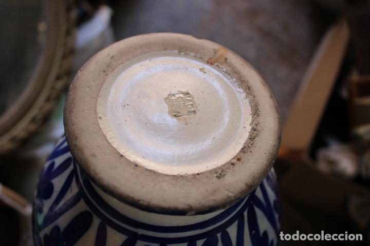 Antig&uuml;edades: botijo azul de manises - Foto 3