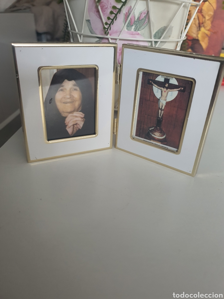 Antig&uuml;edades: portafotos religioso doble color dorado. - Foto 1