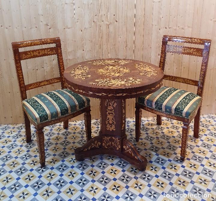 Antig&uuml;edades: CONJUNTO MESA Y DOS SILLAS MARQUETERIA - Foto 1