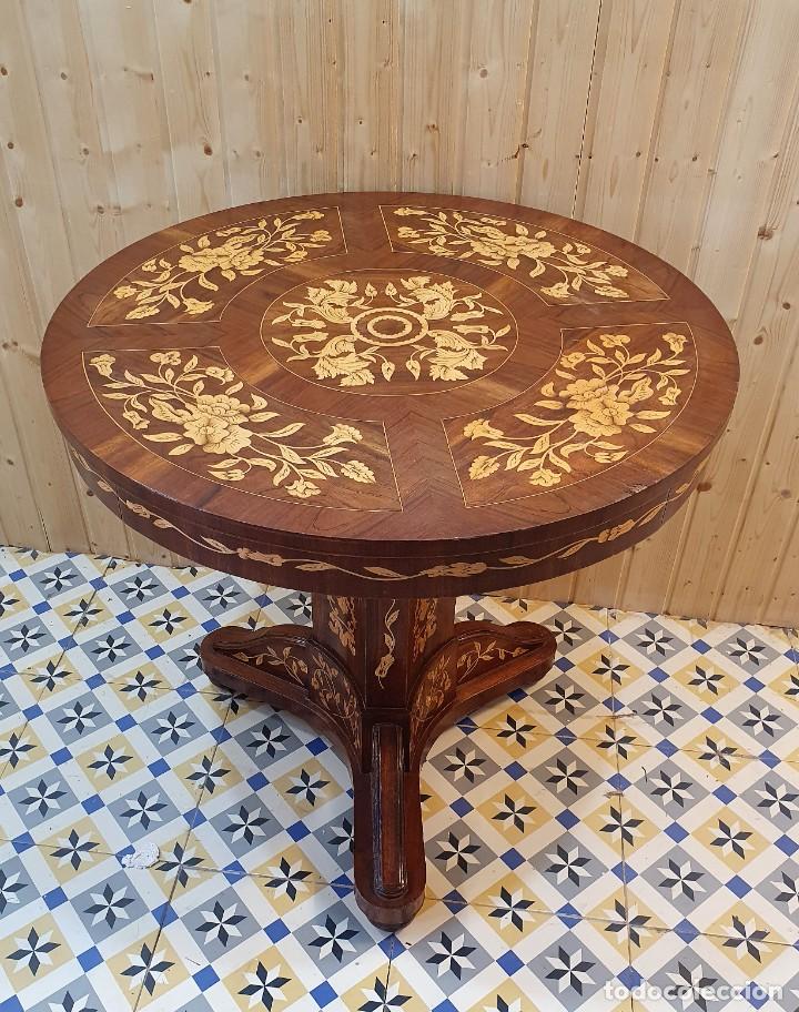 Antig&uuml;edades: CONJUNTO MESA Y DOS SILLAS MARQUETERIA - Foto 2