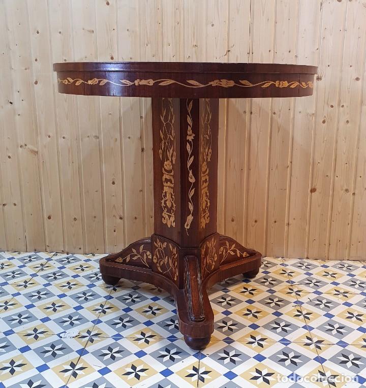 Antig&uuml;edades: CONJUNTO MESA Y DOS SILLAS MARQUETERIA - Foto 3