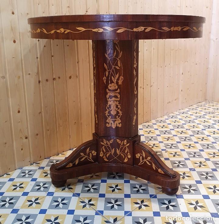 Antig&uuml;edades: CONJUNTO MESA Y DOS SILLAS MARQUETERIA - Foto 5