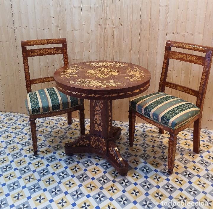 Antig&uuml;edades: CONJUNTO MESA Y DOS SILLAS MARQUETERIA - Foto 7