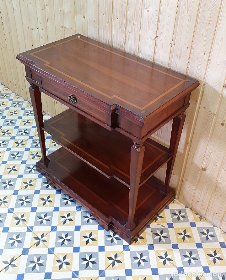 Antig&uuml;edades: MESA TV AUXILIAR - Foto 1